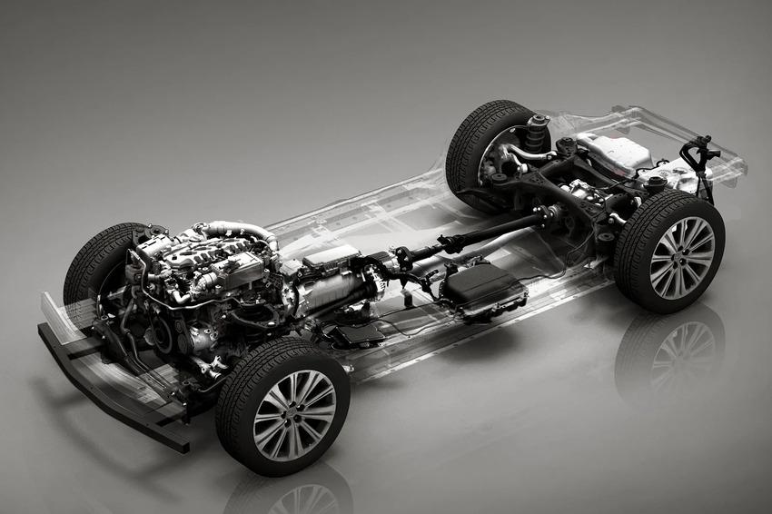CX-70 將採用與 CX-90 相同的動力配置，提供 3.3 升渦輪輕油電與 2.5 升 PHEV 插電式油電動力選擇。