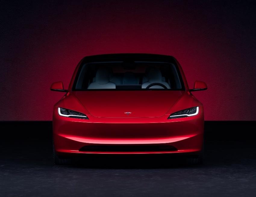 車頭燈造型就可看出與先前不同的改變。