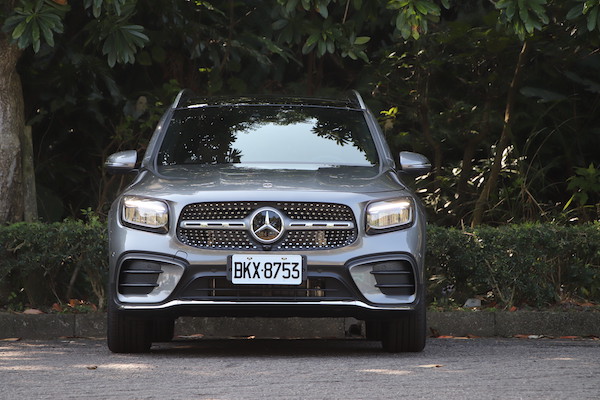 標配 7 座與 Nappa 跑車方向盤！ 賓士 GLB 200 小改款台灣試駕