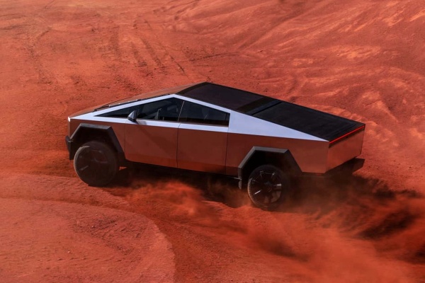 主打越野 Tesla Cybertruck 竟缺少關鍵配備！差速器「Coming Soon」讓車主傻眼