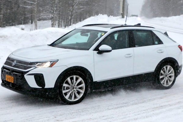 福斯 T-Roc 新一代測試車首度現蹤！換搭新平台有望跟進 Tiguan 內裝鋪陳