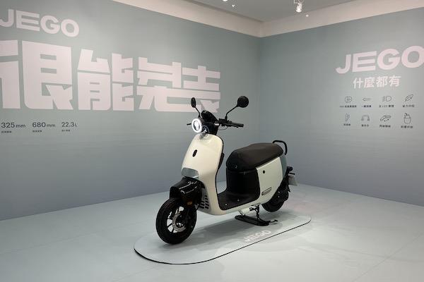 搶攻通勤族機車大餅！Gogoro JEGO 綠牌新車 6 萬元有找 - 自由電子報汽車頻道