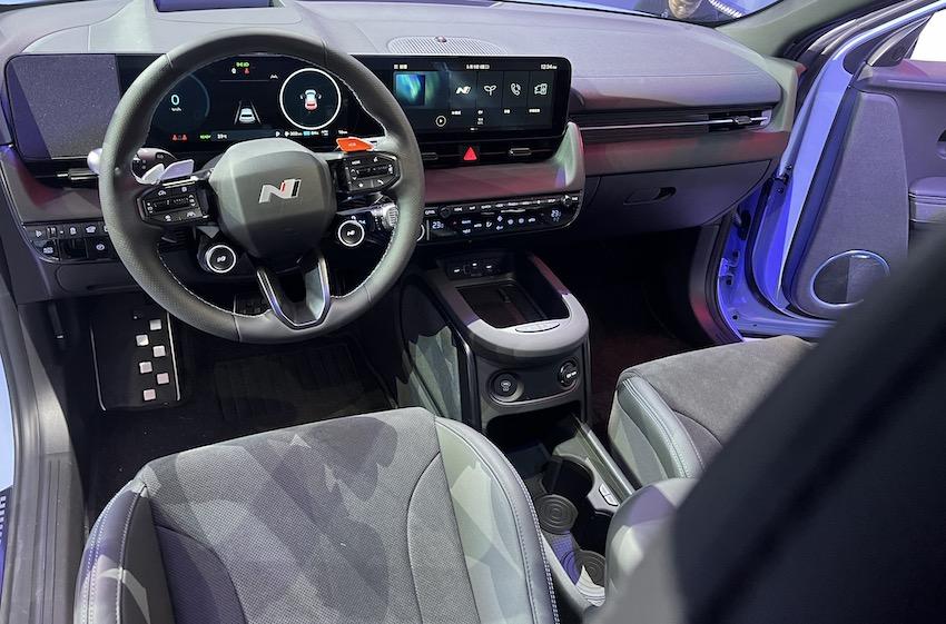 Ioniq 5 N 有專屬性能內裝，戰鬥感強烈。