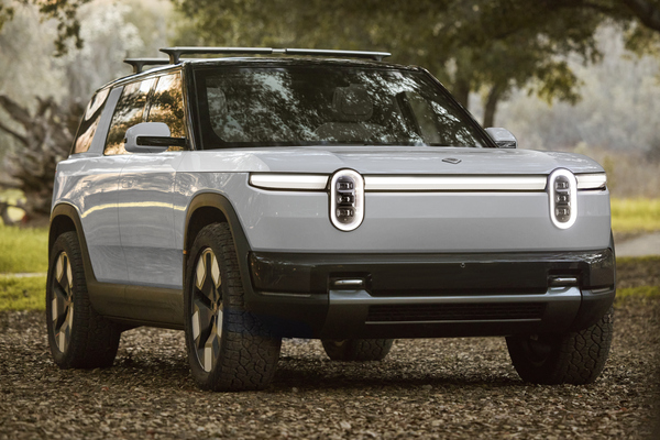 曾被馬斯克看衰卻力挽狂瀾！美國新創品牌純電 SUV 一天接單破 68,000 張