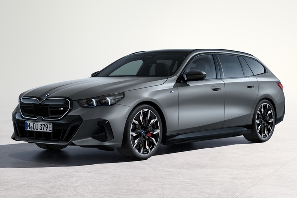 BMW 純電豪華旅行車 i5 Touring 即將抵台！車型配備、預售價格正式揭曉