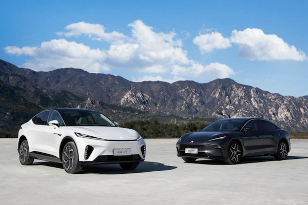 新車上市就降價依然賣不動！成立 2 年中國電動車品牌裁員 7 成