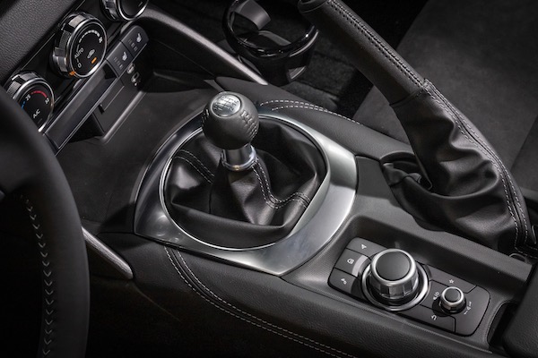 100 萬元以內台灣手排乘用車近乎絕種！入手門檻拉高到 140 萬元