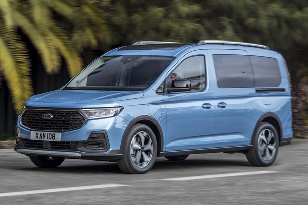 福特旅玩家 Tourneo Connect 帶電更來勁！7 人座 MPV 不吃油跑百公里