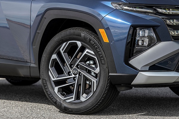 Hyundai Tucson L 小改款即將登場！全新內裝鋪陳呈現科技感