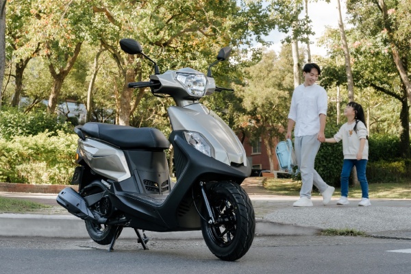 SYM 新迪爵 125 戰力升級上市！支援手機充電與新款儀表板