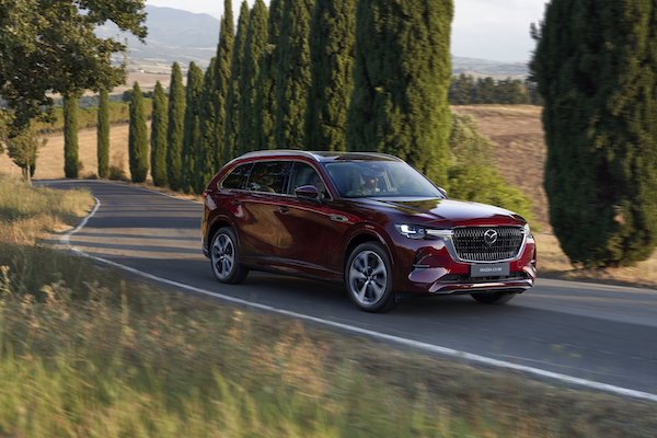 CX-60 的加長版！Mazda 最新 7 人休旅 PHEV 純電續航跑 60 公里