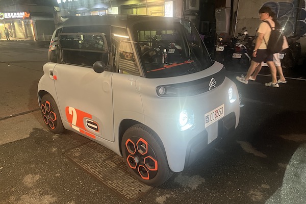不用考照 雪鐵龍 AMI 電動小車現身台灣街頭！一原因導致無法掛牌開賣