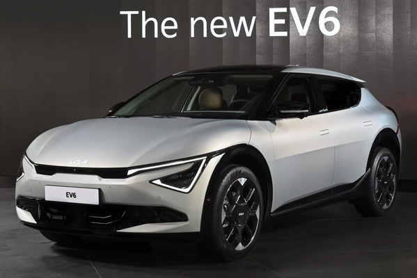 Kia 純電跑旅 EV6 小改款正式亮相！換新內外設計 加大電池可以跑更遠