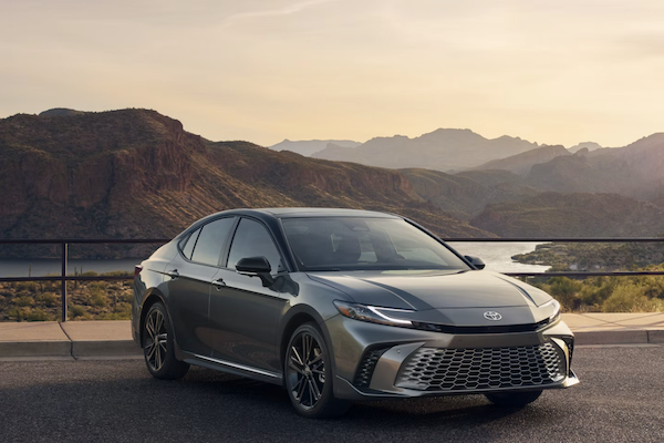 經銷商提前暴雷：Toyota Camry 將搭全新油電動力  台灣最快 7 月交車
