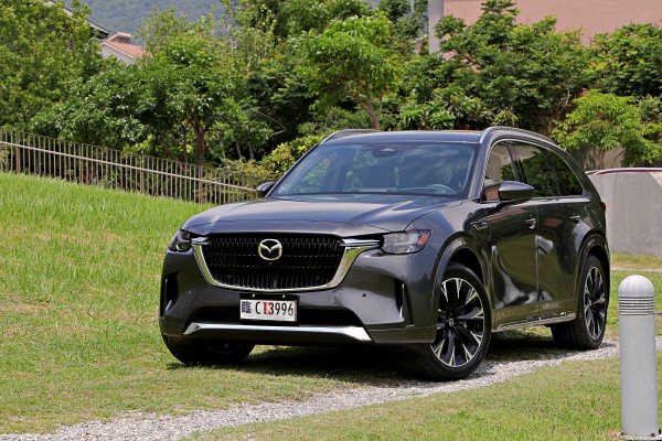 能文能武的豪華正七人座運動休旅！Mazda CX-90 演繹 5 米大物如何人馬一體
