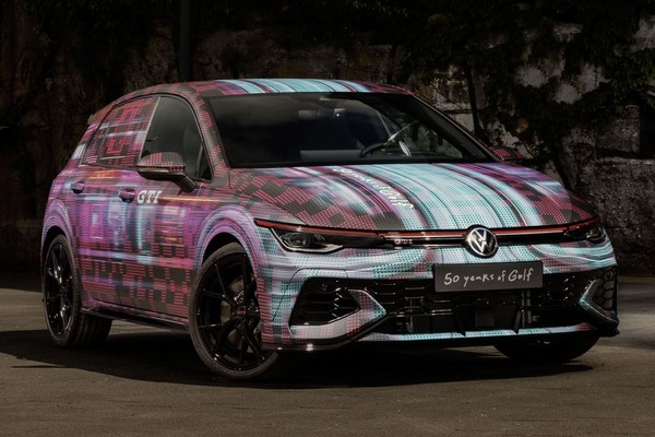 福斯前驅鋼炮 Golf GTI 即將改款登場！最強 Clubsport 專屬造型氣勢逼人