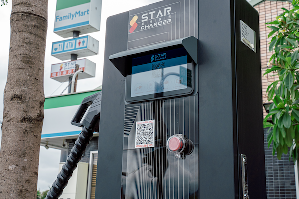 台灣電動車商機加溫：星舟達成全家超商 10 個快充站   馳諾瓦與台灣福斯推極速充電