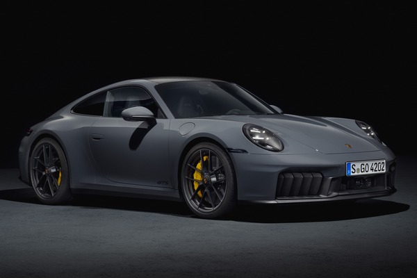 保時捷經典跑車 911 小改款登場！首見油電動力選擇 台灣售價同步曝光