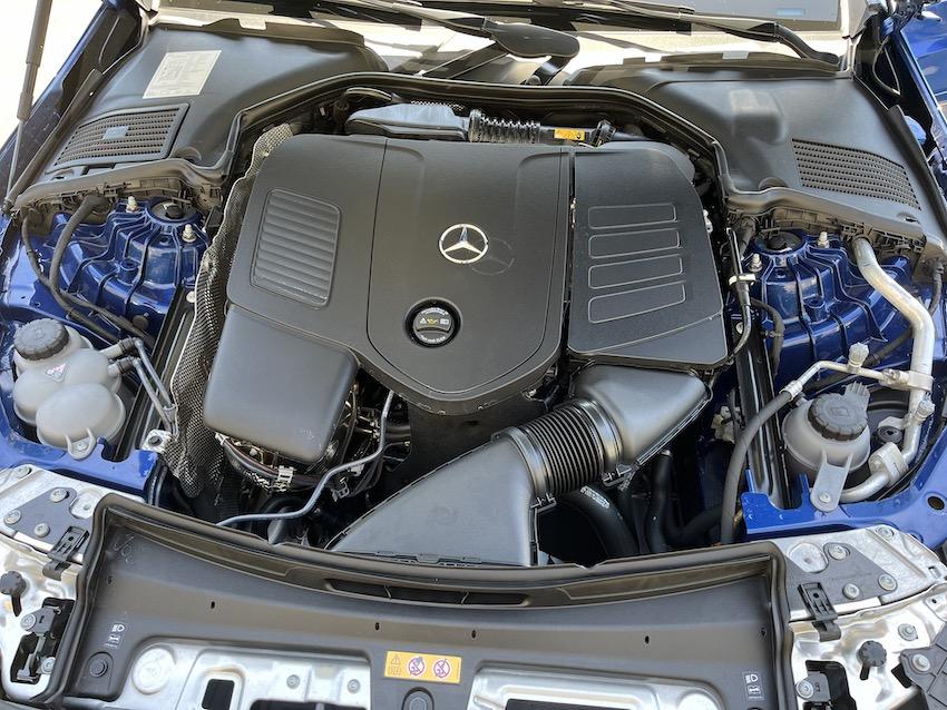 CLE 300 4Matic Coupe 搭配 48V 輕油電系統。