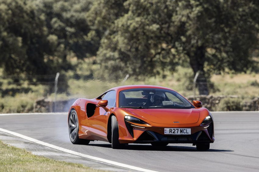 一直對休旅車興趣缺缺的英國超跑品牌 McLaren，已經在開發休旅車款。