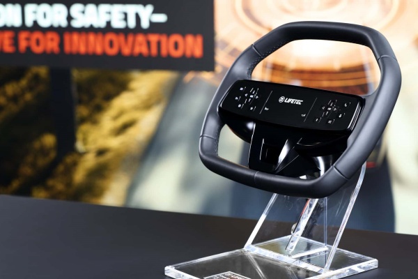 方向盤設計將重新定義！中央安裝觸控螢幕有望實現量產