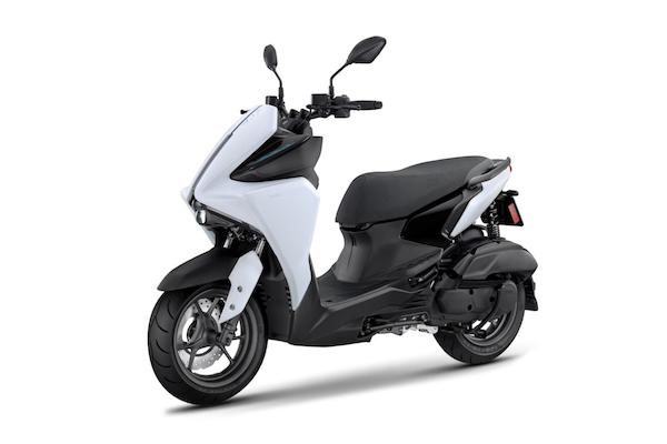 機車「雙陽」近身搏鬥！老三 Yamaha 推 AUGUR 155 新車色