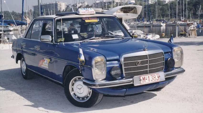 名為 Domingo 計程車司機，使用一輛 1988 年的賓士 240D 加長計程車。此為示意圖。