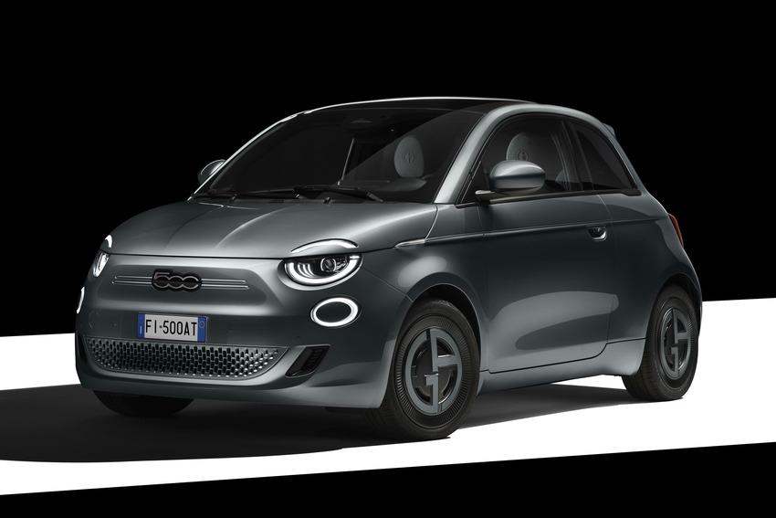Fiat 與 Giorgio Armani 合作推出 500e 限量特仕版,慶祝品牌成立 125 週年。