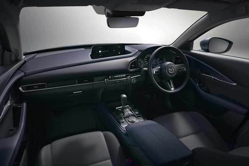 車載系統新增 Alexa 智慧語音功能，展現科技便利度。