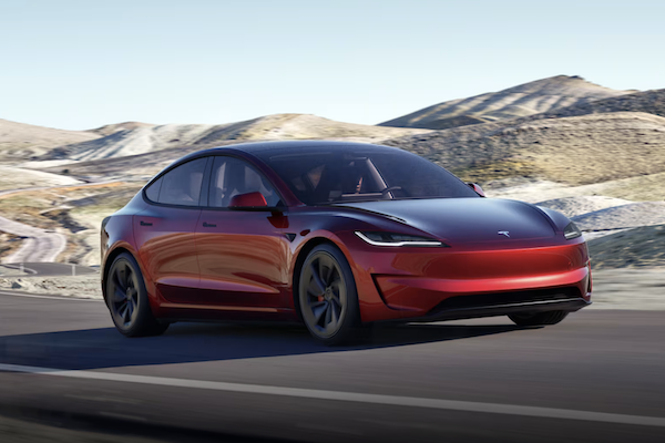 零百加速 3.1 秒！性能最強 Tesla Model 3 台灣交車時間有譜