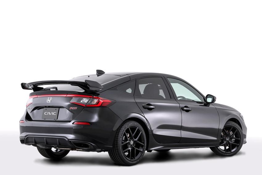 Civic RS 加裝擾流尾翼之後，讓整體造型更具性能氣勢。
