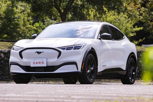 福特電動野馬 Mustang Mach-E 推超殺優惠！降 31 萬元買 Premium 四驅長續航版