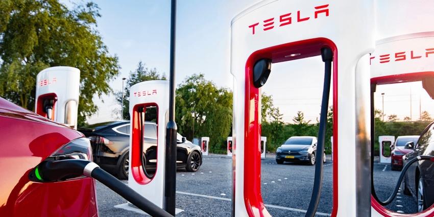 充電設施數量以及充電時間都讓電動車主使用體驗欠佳。