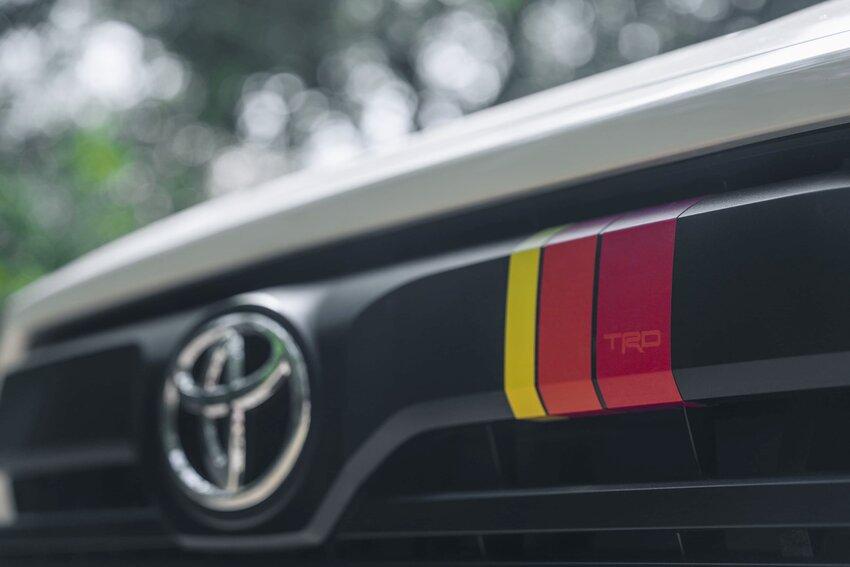 Hilux 請靠邊站！新年式 Toyota 旗艦皮卡追加越野拉力套件更加粗獷帶勁