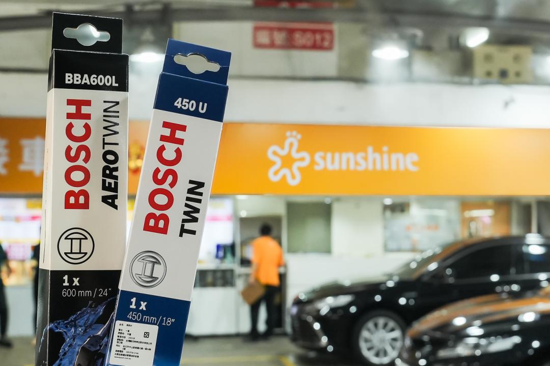 Bosch 指出，矽膠雨刷的撥水劑讓玻璃產生厭水性或雨刷跳動狀況。