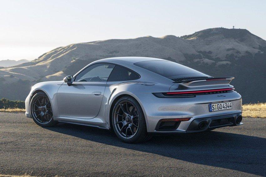 保時捷 911 Turbo 50 週年特仕登場！專屬套件向經典致敬 台灣同步接單