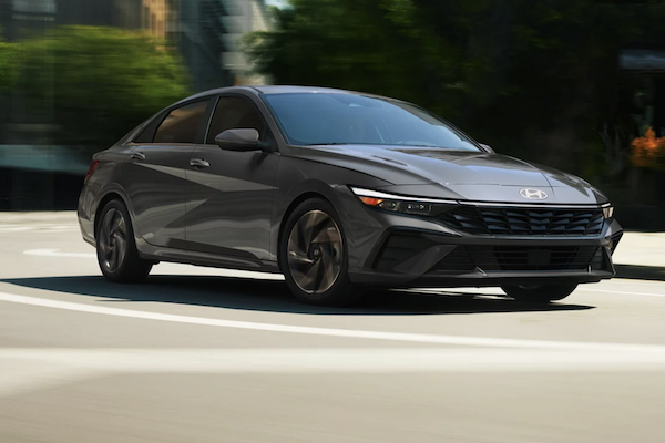 一公升可跑 23 公里！Hyundai 油電房車降價搶市佔率