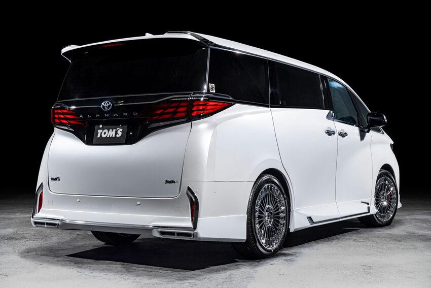 搭配 Alphard 專屬空力套件讓外型更加霸道搶眼。