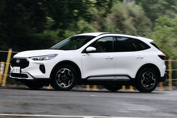 福特小改款 Kuga Active 搶先開箱上路！科技升級超有感 立下國產 SUV 新指標