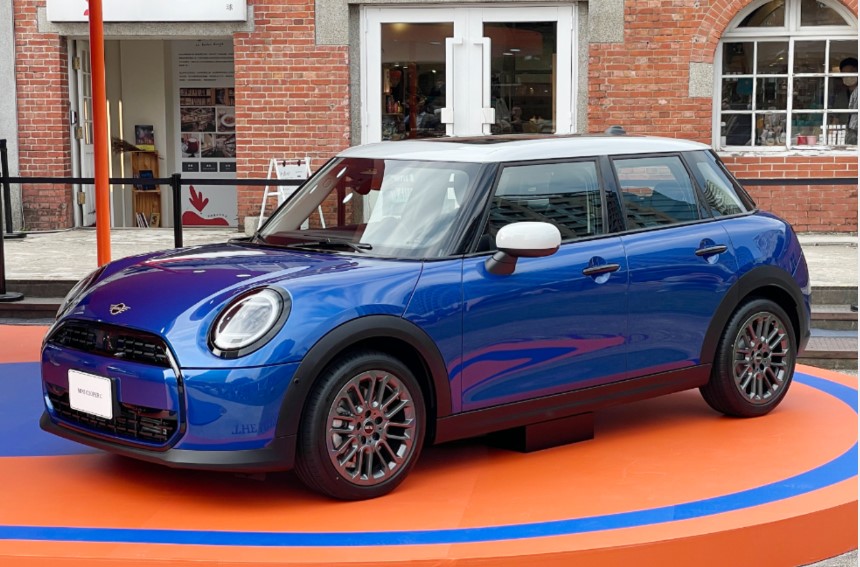 MINI Cooper新一代五門掀背！車室空間有感放大 雙動力選擇帶勁登場