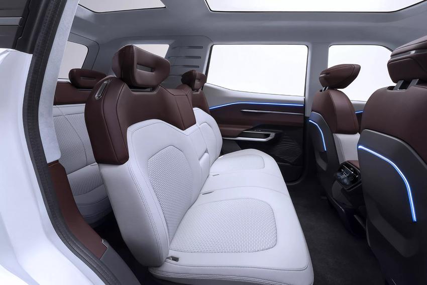 An extended body size and wheelbase allow the DST Concept to provide enough seating for seven people.