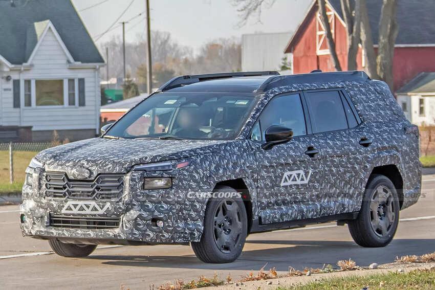 Subaru 大改款 Outback 已開始上路測試，預計 2025 年發表。（圖片來源：Carscoops）