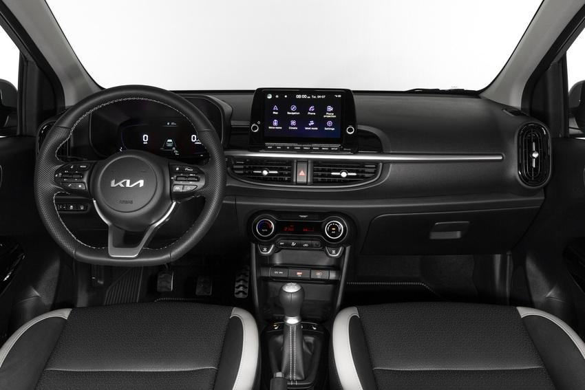 An 8-inch digital instrument and an 8-inch touch screen are included in the car, and the technology equipment is not sloppy.