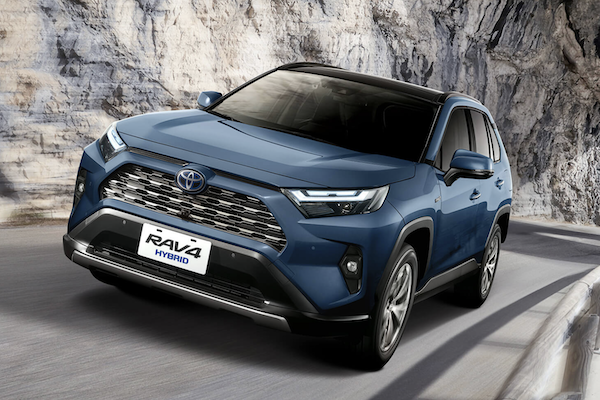 果然不只無線充電！Toyota RAV4 新年式多了油電曜黑魅影車型 - 自由電子報汽車頻道