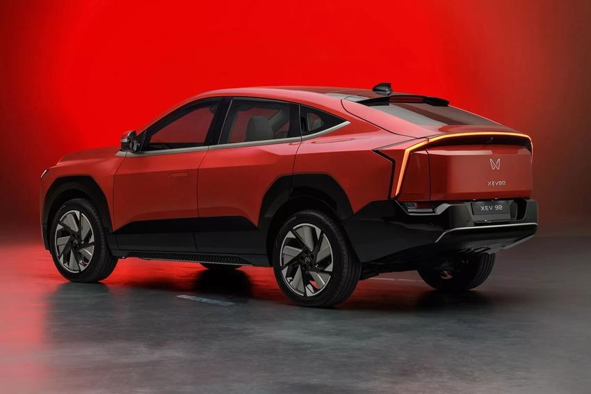 XEV 9e 看起來更為穩重大器，展現豪華韻味。