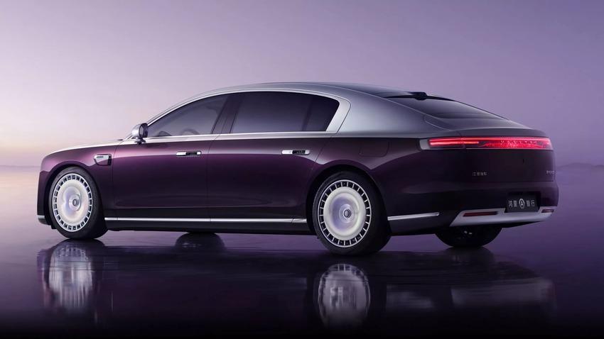 車尾造型帶有保時捷 Panamera 的影子。