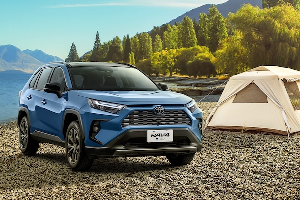 Toyota RAV4 25 年式推全新 Hybrid 曜黑魅影版！全車系沒漲價