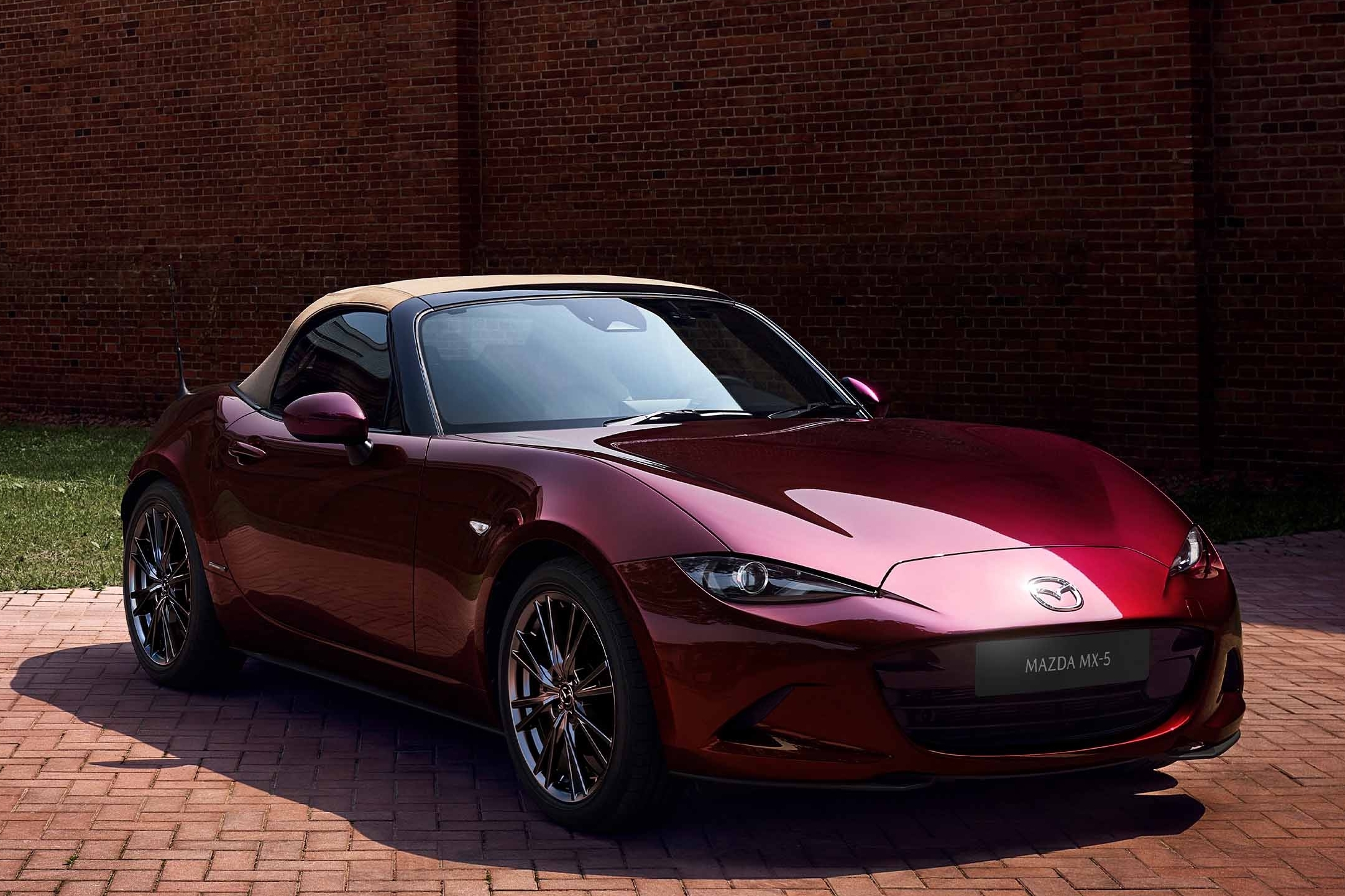 Mazda MX-5 35週年紀念版限量35台 專屬匠韻紅搭配荒漠棕 經典雙門敞篷非凡魅力
