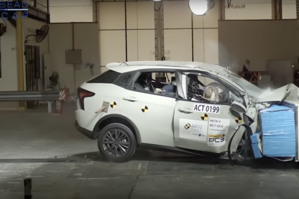 中國電動車撞測成績 0 星收場！東協 NCAP 評價：安全性不佳「僅 2 顆氣囊」