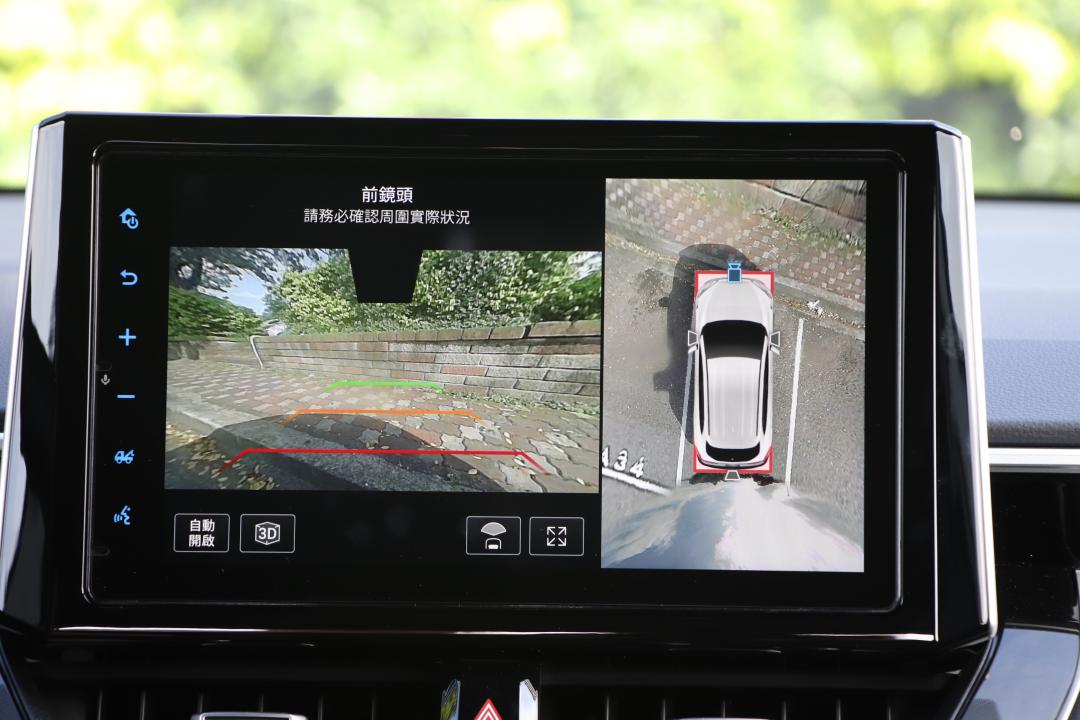 Hybrid雙車型均標配PVM環景影像輔助，讓駕駛可以查看車輛四周狀況。